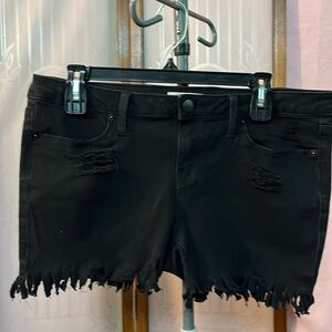 Free 🆓 with purchase. No  boundaries cutoff Black Frayed Hems Short